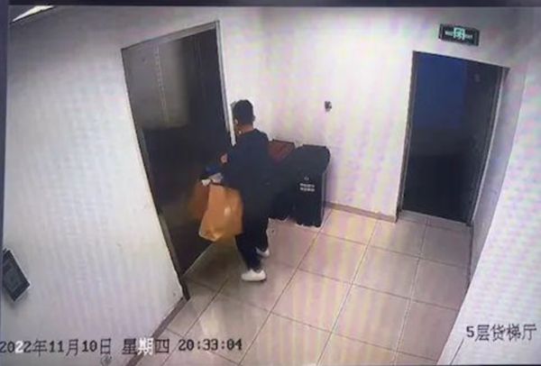▲▼上海UNIQLO員工4年偷800件衣服　偷到升上區經理「轉賣狂賺265萬元」。（圖／翻攝微博）