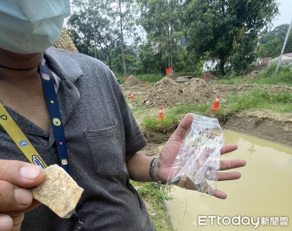 ▲永康公園特色遊戲場工程，因工區挖到疑似4千年前的網寮遺址物件而停工，工務局依「文化資產保存法」目前已進入最後試掘及施工監看計畫書之審查，待核可後即可復工。（圖／記者林悅翻攝）