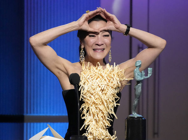 ▲楊紫瓊以《媽的多重宇宙》在第29屆美國演員工會獎封后。（圖／達志影像／美聯社）