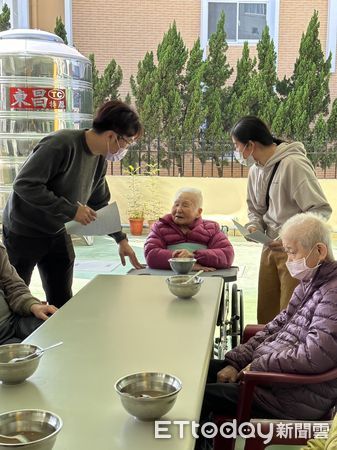 ▲▼  阿榮師啤酒鴨團隊開發銀髮友善食品版豬腳湯。（圖／新北平餐廳提供）