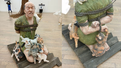 日本藝術展熱議！「雙手綑綁」貓趴身上不能摸　網驚嘆：慘無人道的拷問作品