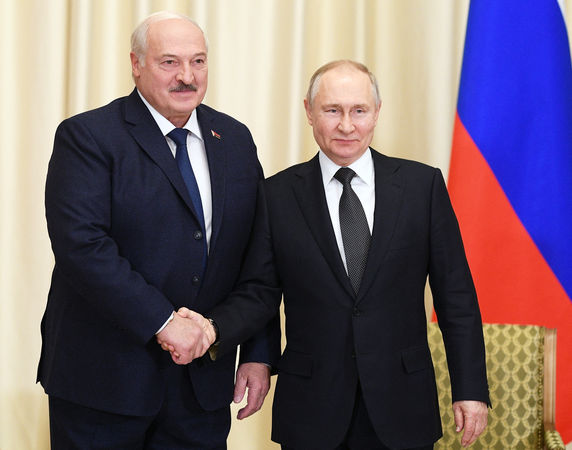 ▲▼俄羅斯總統普丁2023年2月17日在莫斯科郊外會見白俄羅斯總統盧卡申科（Alexander Lukashenko）。（圖／路透）。