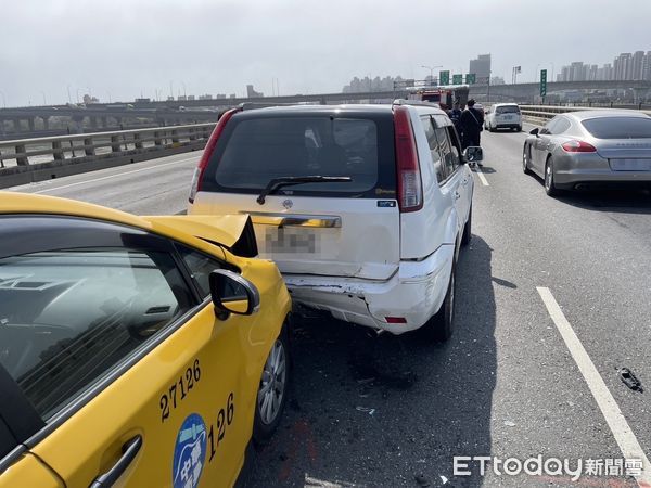 ▲▼28日新竹西濱4車追撞車禍。（圖／記者蔡文淵翻攝）