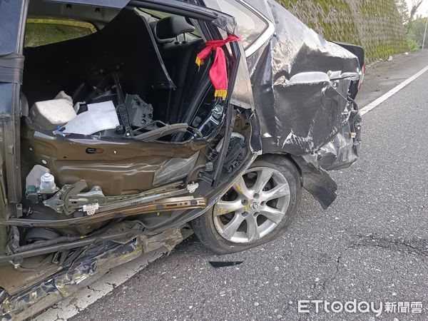 ▲▼三芝區5男女開車遇下雨失控自撞，車體毀5人受傷送醫             。（圖／記者陳以昇翻攝）