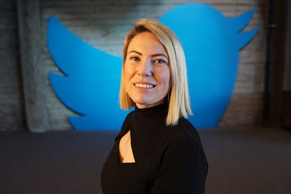 ▲▼推特負責Twitter Blue「藍勾勾」訂閱服務的高級主管克勞福德（Esther Crawford）傳遭解雇。（圖／翻攝自推特、esthercrawford.com）