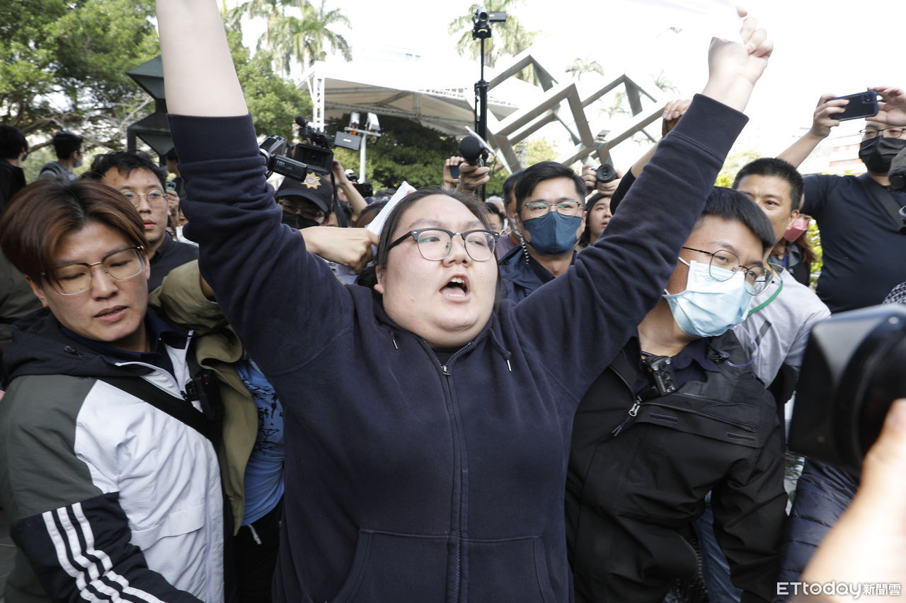 蔣萬安為228道歉遭嗆「殺人兇手」　抗議民眾是他們 | ETtoday政