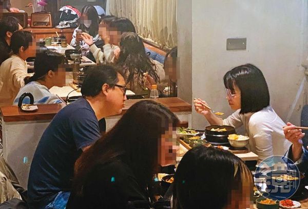2022.11.30 19:04 徐千晴與吳子文平時約會相當簡約，幾乎都是在簡餐店用完餐就回家。