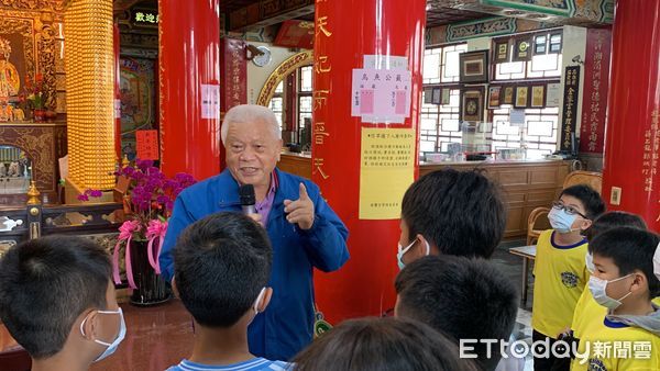 ▲南大附小與七股區篤加國小，攜手台南大學USR團隊，設計「富藏漁鄉&mdash;我的烏金夢」課程，兩校學生親訪高雄茄萣與台南七股，探究烏魚捕撈與養殖現況。（圖／記者林悅翻攝，下同）