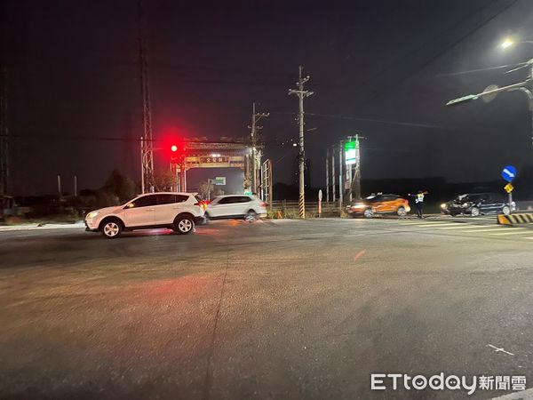 ▲▼斗六市雲林路三段與久安路口發生自小客追撞意外。（圖／記者蔡佩旻翻攝）