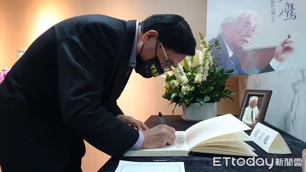 ▲前總統陳水扁前往辜寬敏靈堂弔唁。（圖／主辦單位提供）