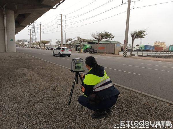 ▲▼清水警方在228連假抓到1輛噪音改裝車，意外抓到超速250輛，為國庫進帳至少40萬元。（圖／警方提供，下同）