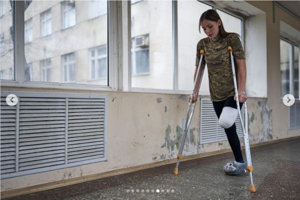 ▲▼烏克蘭19歲正妹魯斯蘭娜（Ruslana）左腿「被俄軍炸斷」。（圖／翻攝自instagram／libkos）