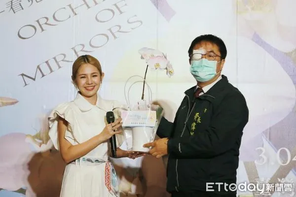 ▲台南市長黃偉哲右眼長「針眼」，為宣傳2023台灣國際蘭展，他忍病痛出席宣傳會，並邀全國民眾來台南共享美麗的蘭花饗宴。（圖／記者林悅翻攝，下同）