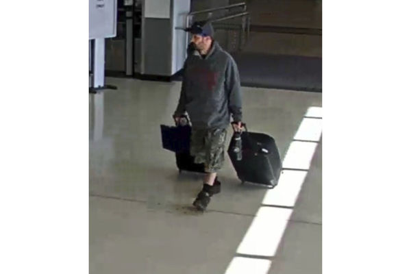 ▲▼ 美國40歲男子馬克穆夫利（Marc Muffley）行李藏爆裂裝置被捕。（圖／達志影像／美聯社）