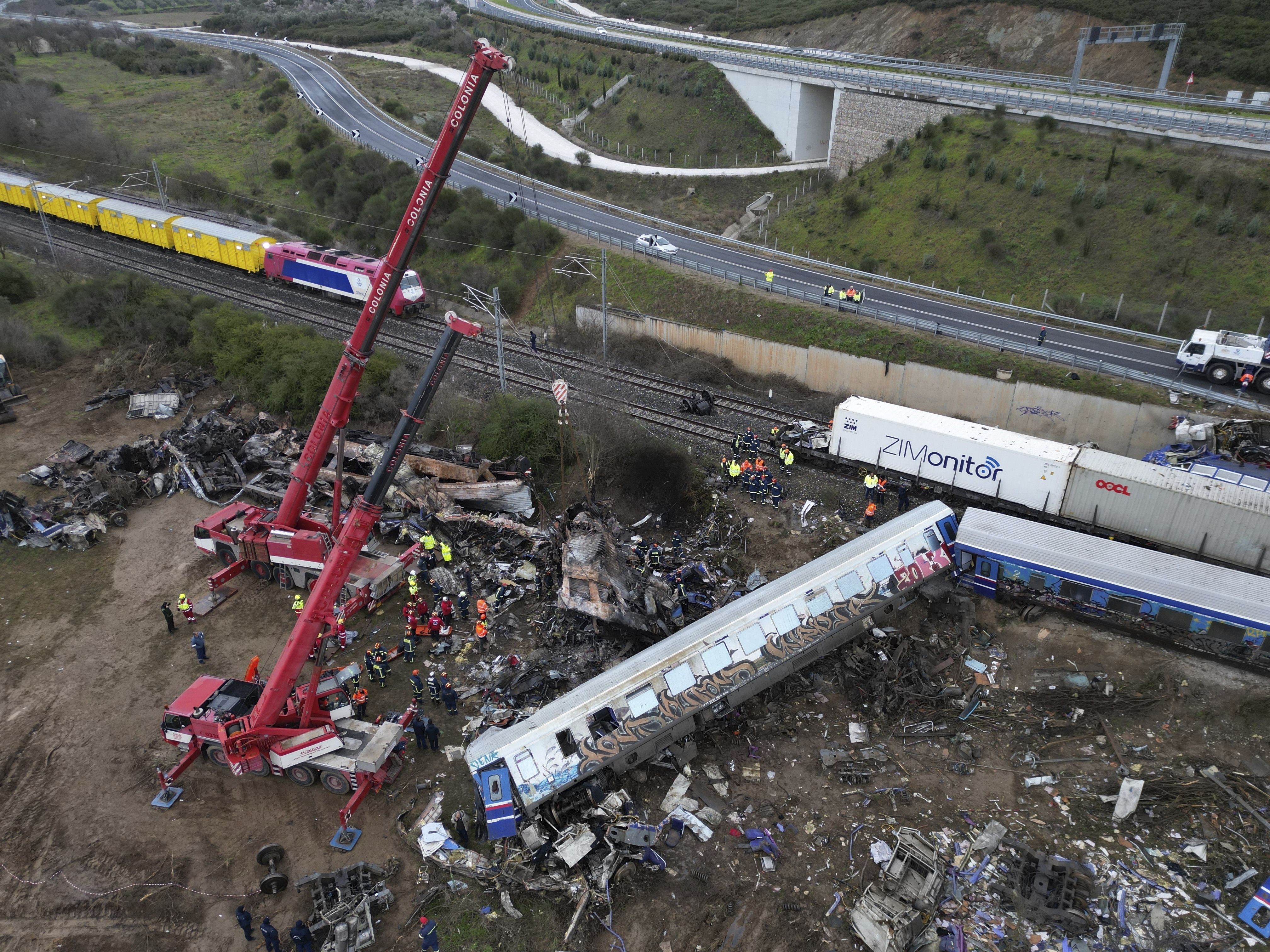 ▲希臘火車對撞釀57死。（圖／達志影像／美聯社）