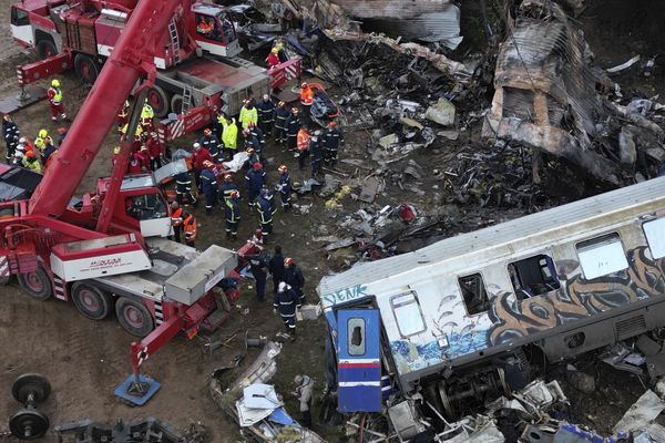 ▲▼希臘火車對撞釀57死。（圖／達志影像／美聯社）