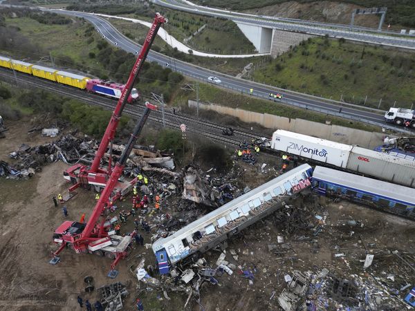 ▲▼希臘火車對撞釀57死。（圖／達志影像／美聯社）