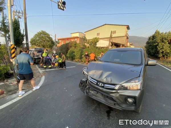 ▲內埔鄉中勝路1日下午發生兩台自小客車擦撞車禍，             。（圖／民眾提供，下同）