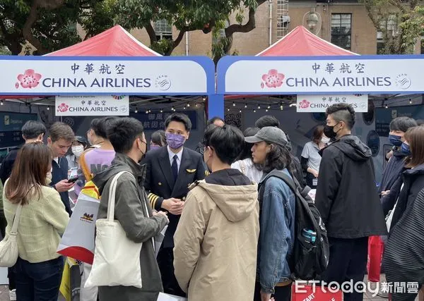 ▲華航機師與學生分享工作內容。（圖／華航提供）