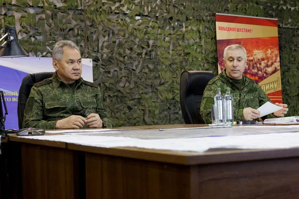 ▲▼俄羅斯國防部長蕭依古（Sergei Shoigu）罕見視察了部署在烏克蘭的俄國軍隊。（圖／路透）