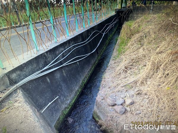 ▲▼             屏東高樹鄉建興村1名67歲劉姓農民4日凌晨4時許前往農地灌溉疑似被電死。（圖／記者陳崑福翻攝）