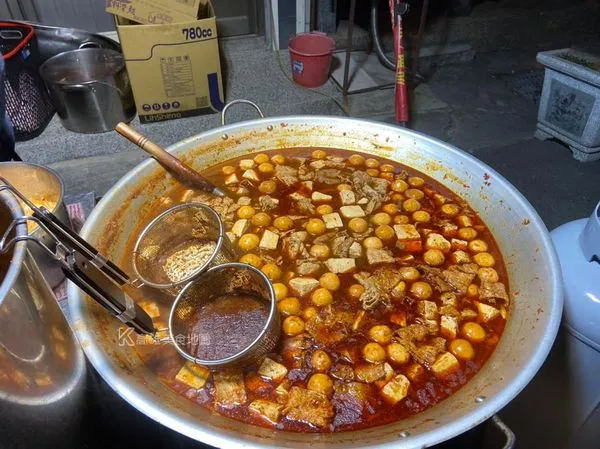 ▲▼姐姐麻辣鴨血臭豆腐(台南美食)。（圖／高雄美食地圖提供）