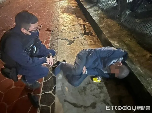 ▲警方獲報前往關切開導並護送返家。（圖／大園警分局提供）