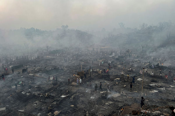 ▲▼孟加拉東南部城市科克斯巴扎爾（Cox’s Bazar）的洛興雅（Rohingya）難民營5日下午嚴重火災。（圖／路透）