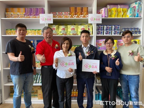 ▲▼  愛在嘉義婦幼關懷協會與民進黨嘉義市黨部攜手「愛在嘉義食物銀行正式啟動」  。（圖／記者翁伊森翻攝）