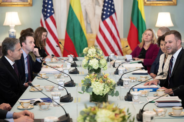 ▲▼美國國務卿布林肯（左1）與立陶宛外長藍斯柏吉斯（右1）6日在華府會晤。（圖／路透）