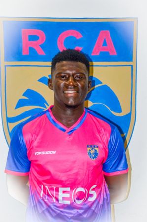 ▲▼象牙海岸（Ivory Coast）21歲足球後衛西拉（Moustapha Sylla）比賽到一半猝死。（圖／翻攝推特）