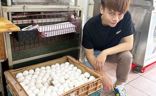 ▲蔡阿嘎吃雞肉飯加了3顆蛋。（圖／翻攝自Instagram／yga0721）