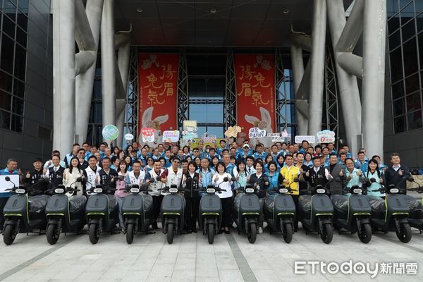 ▲▼ 嘉義市東、西區里長電動公務機車啟用 淨零減碳的嘉義市！ 。（圖／嘉義市政府提供）