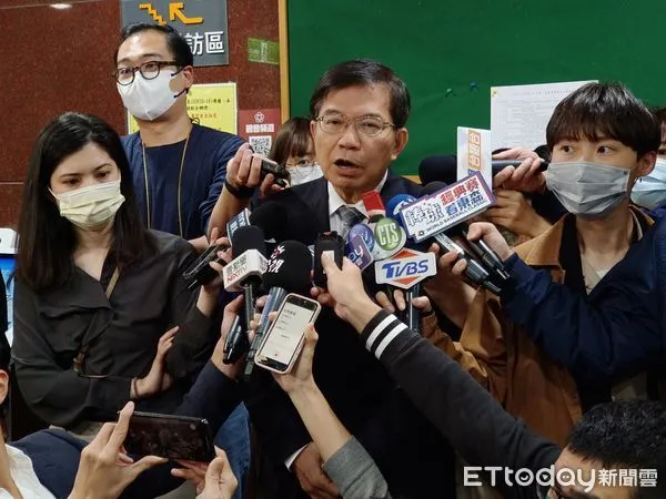 ▲▼交通部長王國材接受媒體聯訪 立法院 財政委員會。（圖／記者宋良義攝）