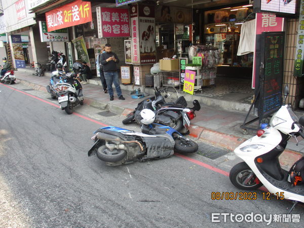 ▲▼土城BMW闖紅燈撞公車。（圖／記者陳雕文翻攝）