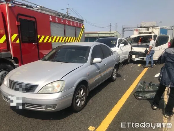 ▲▼高雄國道車禍。（圖／記者吳世龍翻攝）