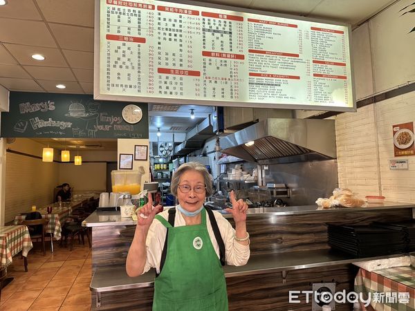 ▲▼士林天母40年老店「茉莉小吃店」的老闆娘謝靜，18歲就開始在美軍康樂中心工作，並將美式漢堡文化帶進台灣的先驅之一。（圖／記者賴志昶攝）