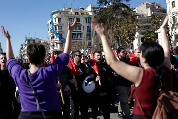 ▲▼希臘示威罷工抗議火車對撞，5萬人走上街頭。（圖／路透）