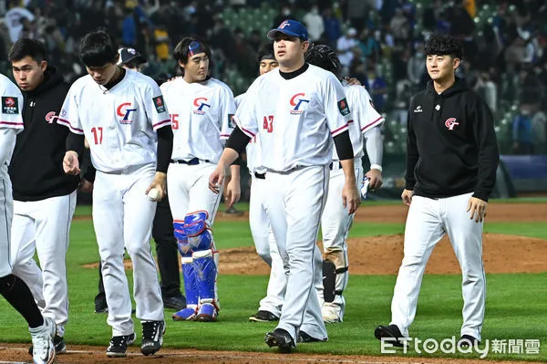 ▲▼2023WBC世界棒球經典賽中華隊預賽首戰吞敗。（圖／記者李毓康攝）