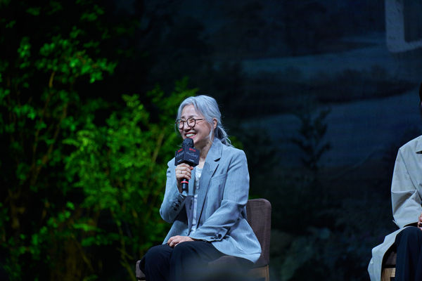 ▲▼《黑暗》到底多紅？金銀淑公開道歉朴涎鎭　講完燦笑：我好興奮。（圖／Netflix提供）