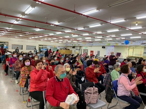 ▲桃園區112年度長青學苑開學典禮暨聘書頒發儀式。（圖／桃園區公所提供）