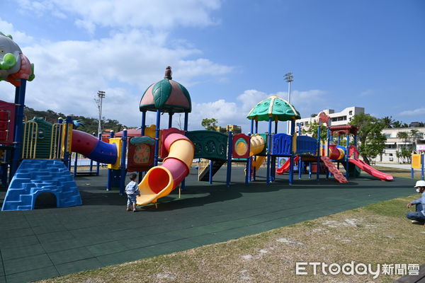 ▲縣長饒慶鈴前往視察台東縣立兒童運動公園施工進度。（圖／記者楊漢聲翻攝）