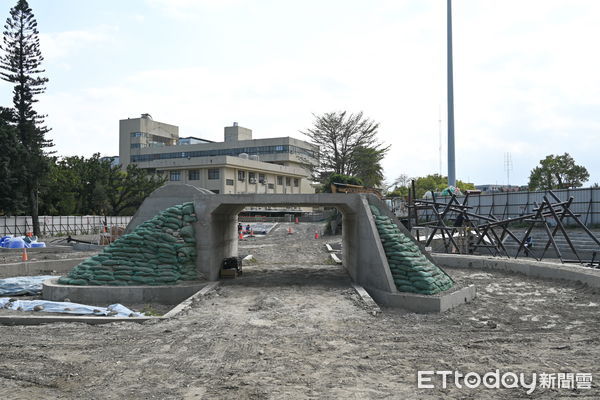 ▲縣長饒慶鈴前往視察台東縣立兒童運動公園施工進度。（圖／記者楊漢聲翻攝）