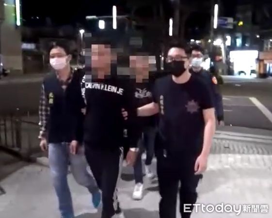 ▲▼北市北投區在10日凌晨發生9人追砍1人的事件，警方逮捕9人到案。（圖／記者邱中岳翻攝）