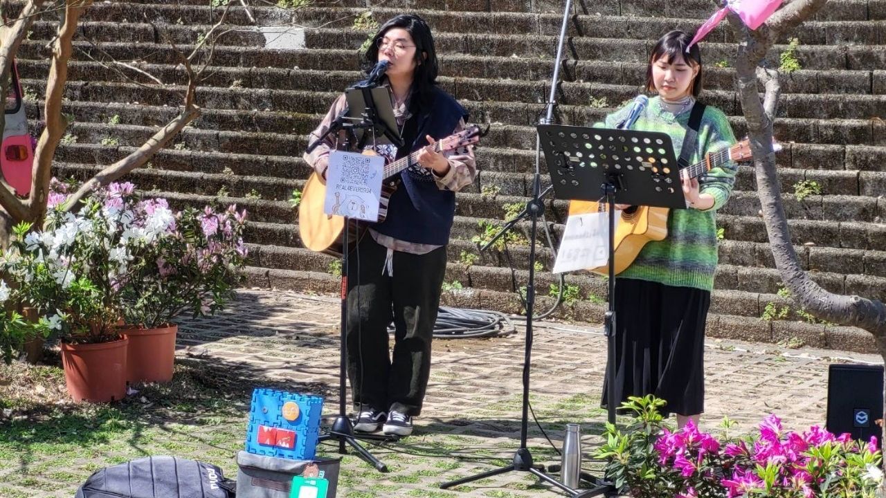 ▲新北萬金「移動花聚落」展 限量杜鵑花金幣打卡送。（圖／新北市農業局提供）