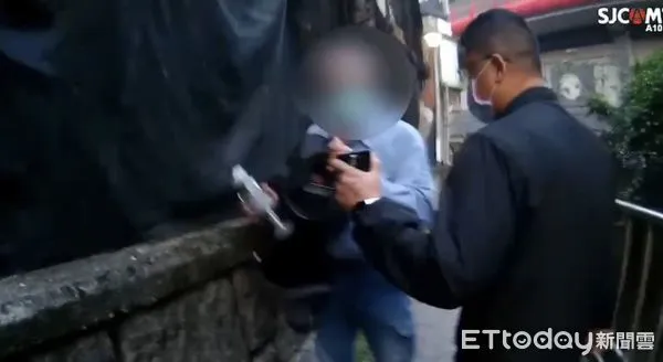 ▲▼車站借錢哥挨告詐欺，新北市落網又查出身背4條通緝。（圖／記者邱中岳翻攝）