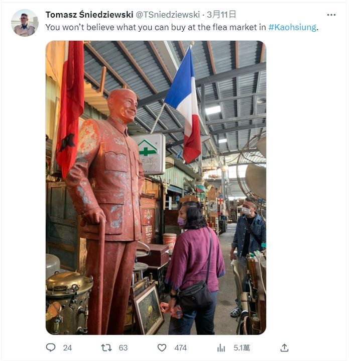 ▲▼波蘭在台記者分享高雄跳蚤市場中看見的蔣介石銅像。（圖／翻攝自推特@TSniedziewski）