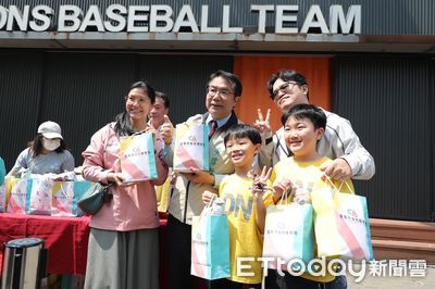黃偉哲兌現祭品文！　發送100份致勝大禮包慶祝台灣隊二連勝！