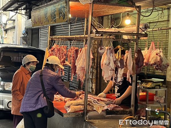 ▲因飼料漲價、豬源不足，毛豬價格飆歷史新高。（圖／記者楊惠琪攝）