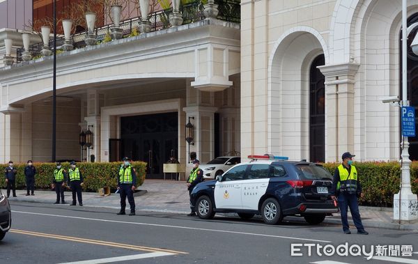 ▲▼鼓山分局臨檢             。（圖／記者陳宏瑞攝）